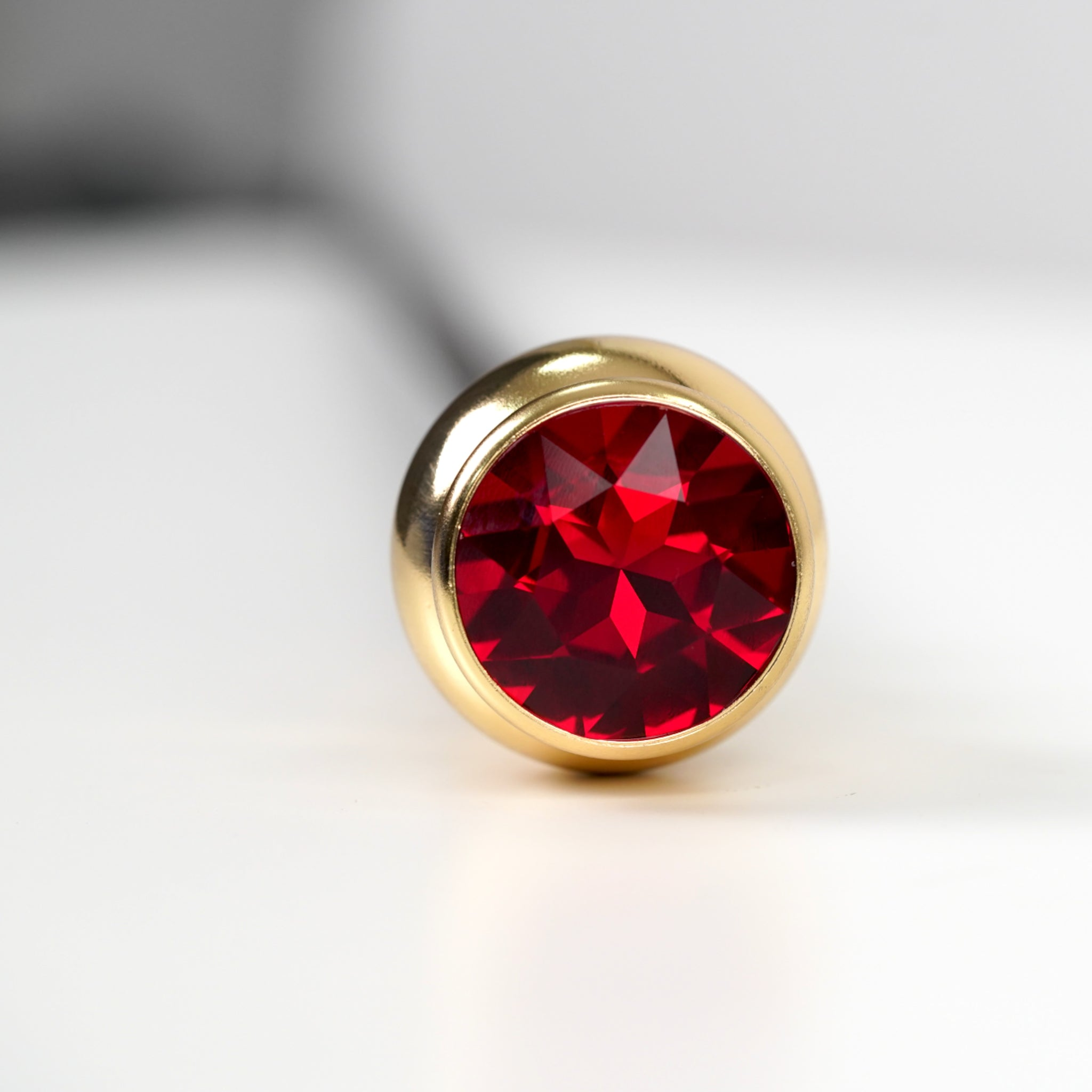 Luxury Walking Cane – Handcrafted Italian 24K Gold-Plated Red Crystal Handle