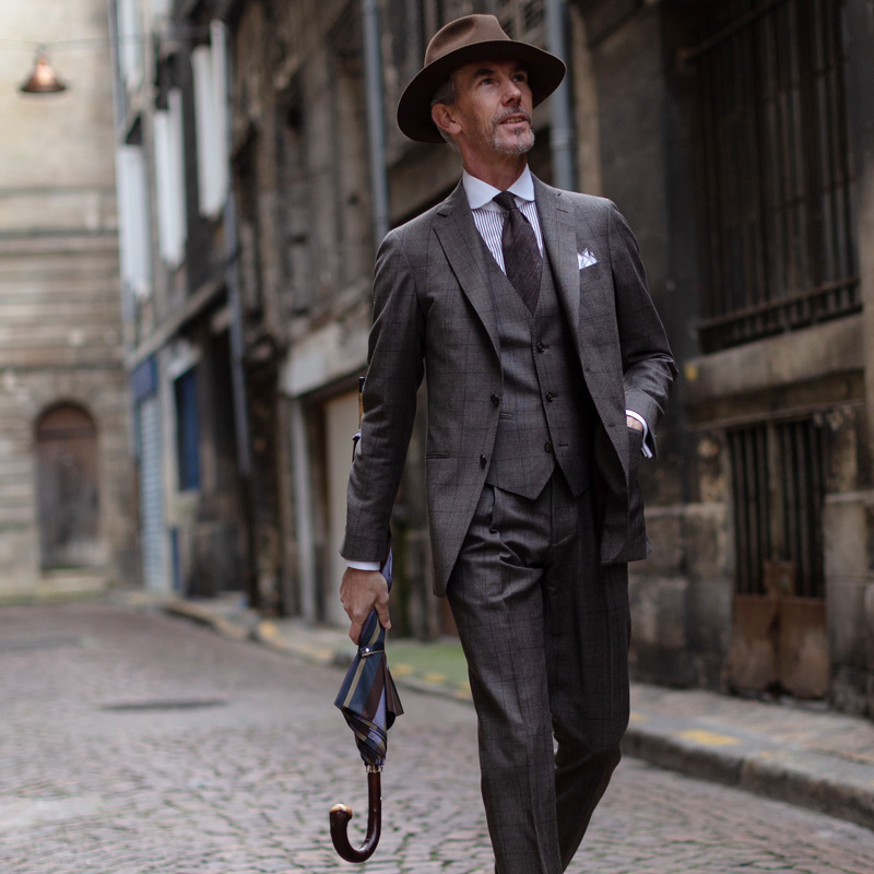 Chestnut Striped Umbrella – Handmade Italian Wooden Handle, Durable Polyester Canopy