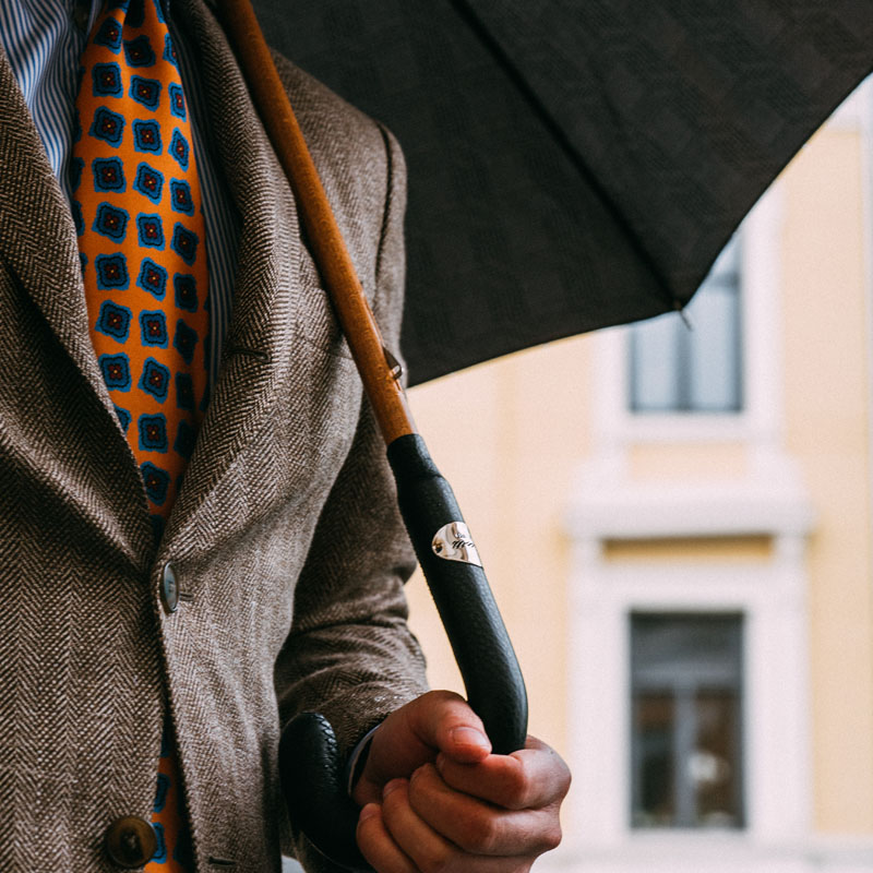 Bespoke Gentleman Umbrella – Handmade Italian Leather Handle, Durable Polyester Canopy