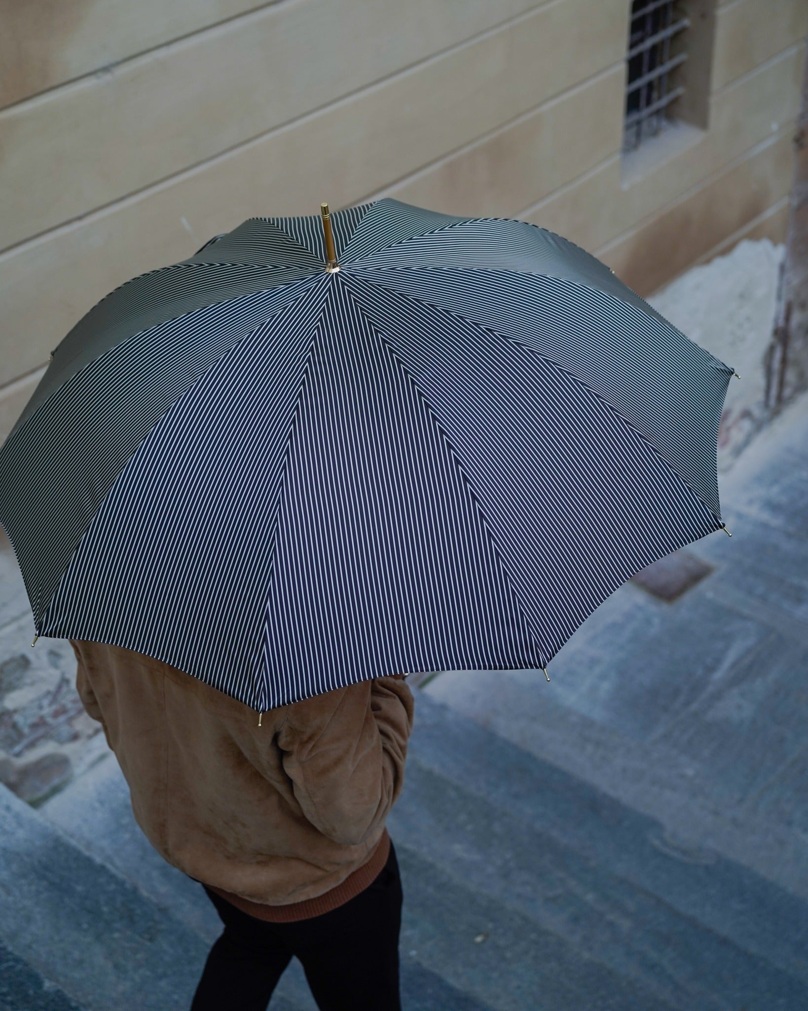 Italian men's enameled umbrella from Ilmarchesato's premium collection, featuring a sleek, luxurious design with vibrant enamel finish.