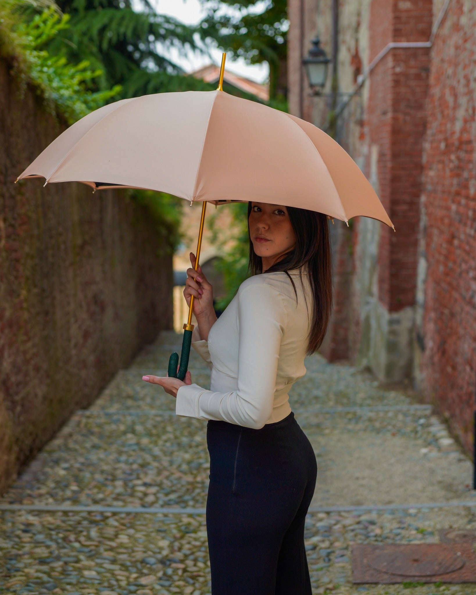 Ivory satin rain umbrella with ostrich leather handle, handmade luxury rain umbrella by Ilmarchesato, stylish and elegant.