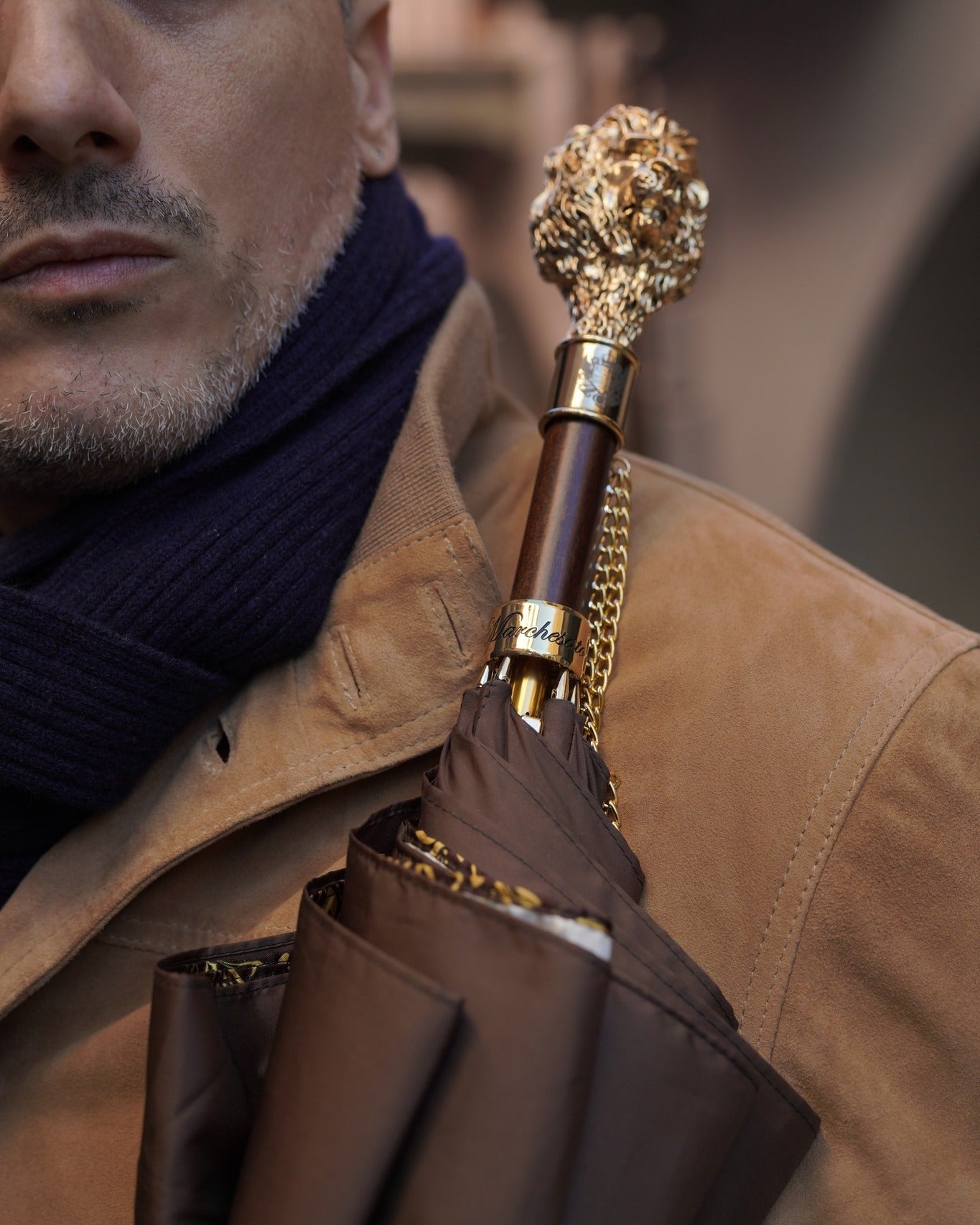 Elegant men's umbrella from Ilmarchesato Lion Collection with gold-plated handle and durable fabric canopy.