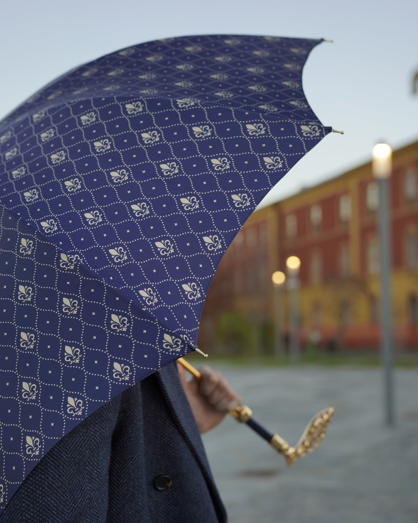 Men's luxury handmade Italian rain umbrella with gold-plated handle, stylish waterproof umbrella for men by Ilmarchesato.