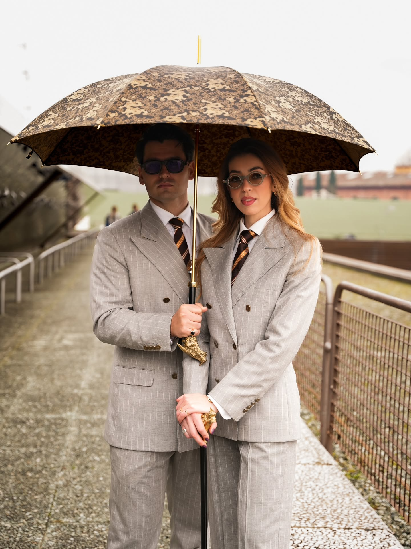 Pasotti luxury golden dragon umbrella for men, featuring modern Italian design and presented in an elegant gift box.