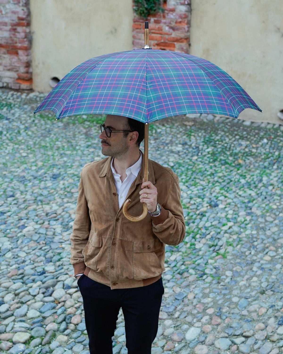 How to Maintain a Wooden Handle Luxury Umbrella?