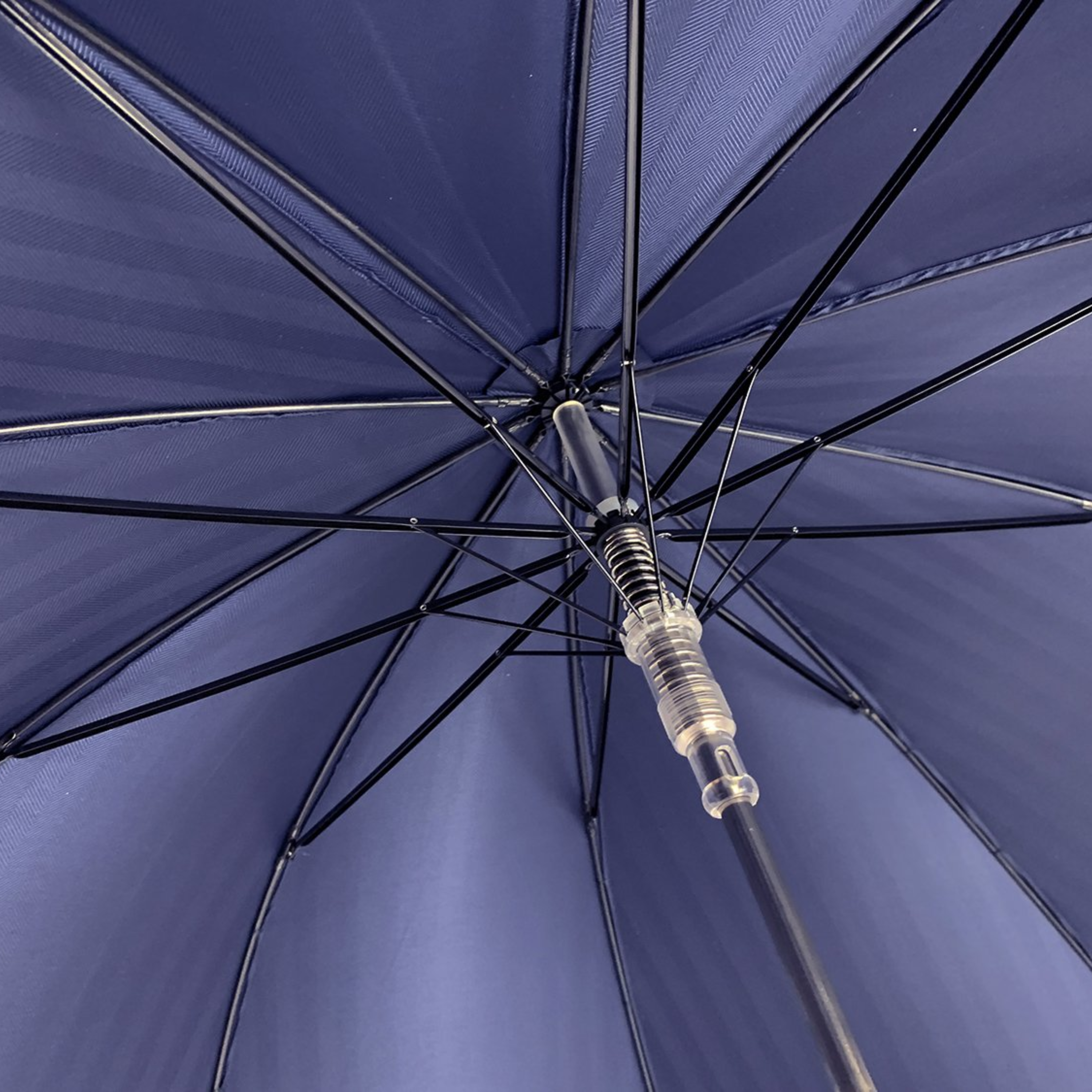 Navy blue gentleman's umbrella with a chestnut root handle by Ilmarchesato, showcasing elegant design and craftsmanship.