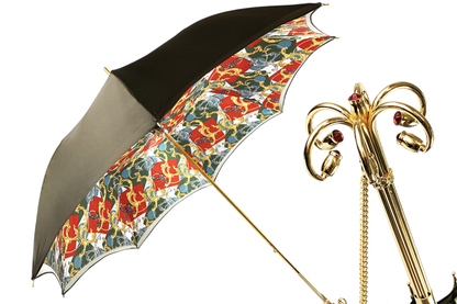 Ilmarchesato Masterpiece Handle Special Edition women’s umbrella featuring a crown motif on a rainy day.