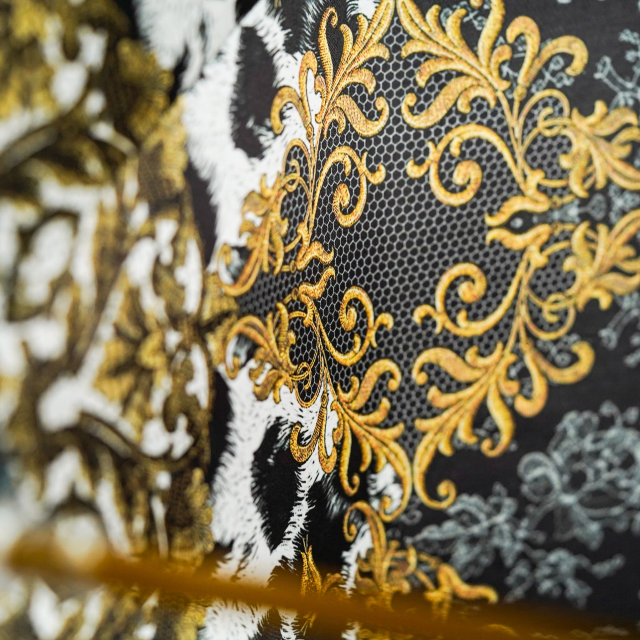 Baroque Design Umbrella – Luxury Rain Umbrella With Satin Canopy & Gold-Plated Handle