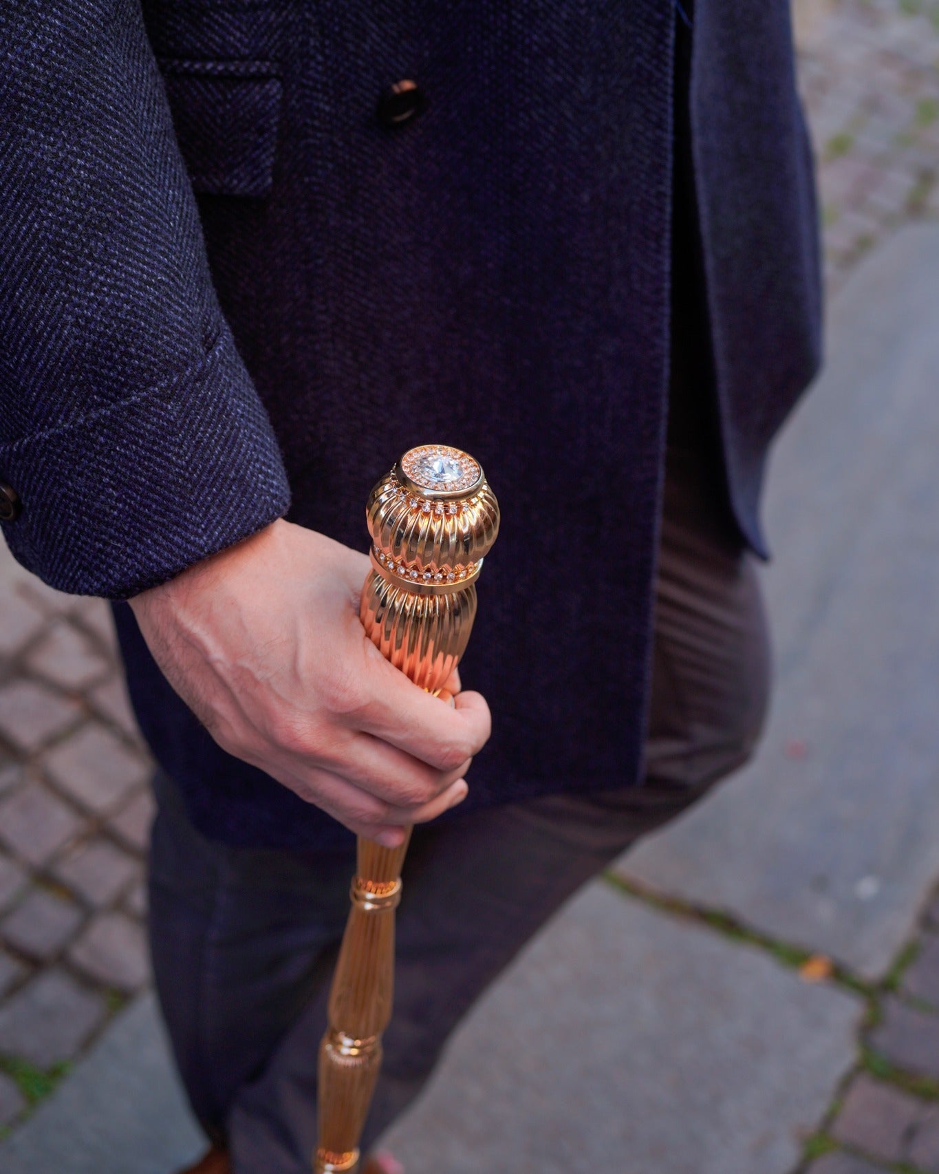 Handmade luxury gold walking cane by Ilmarchesato, featuring a polished finish and elegant design, perfect for collectors.