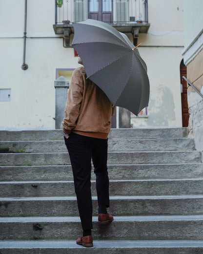 Elegant enameled men's umbrella from Ilmarchesato's Italian premium collection, featuring a detailed handle and durable canopy.