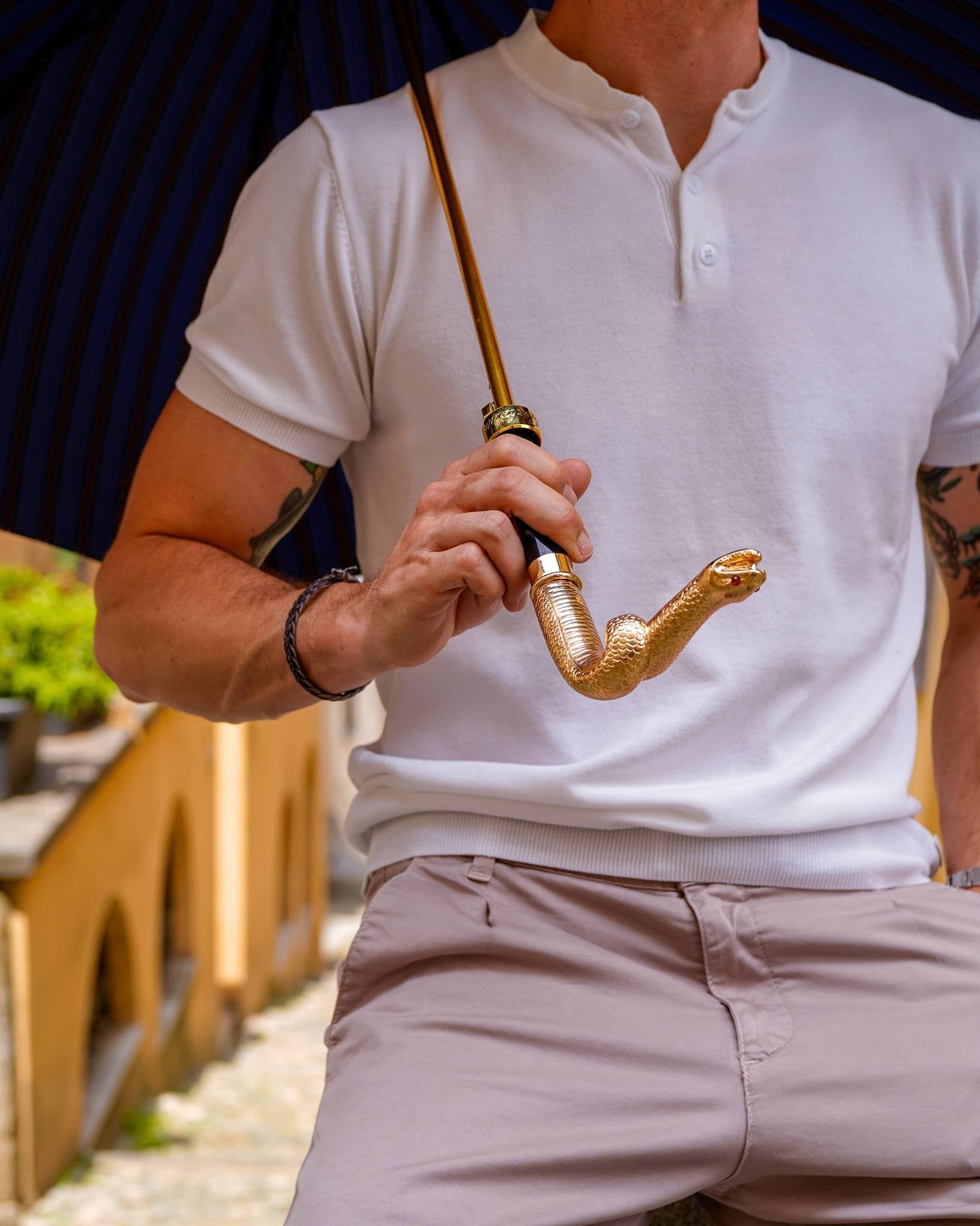 Luxury men's umbrella with blue and Bordeaux stripes, gold snake handle, automatic open, by Ilmarchesato