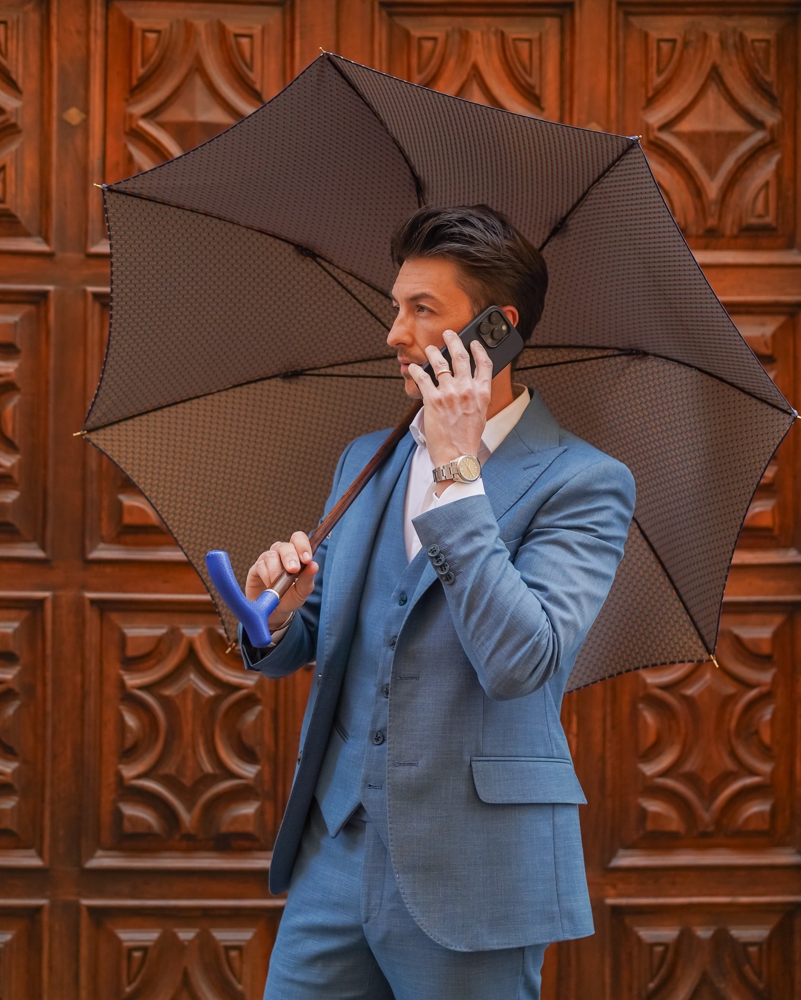 Blue leather handle men's designer umbrella with flamed beech wood shaft, luxury rain gear by Ilmarchesato