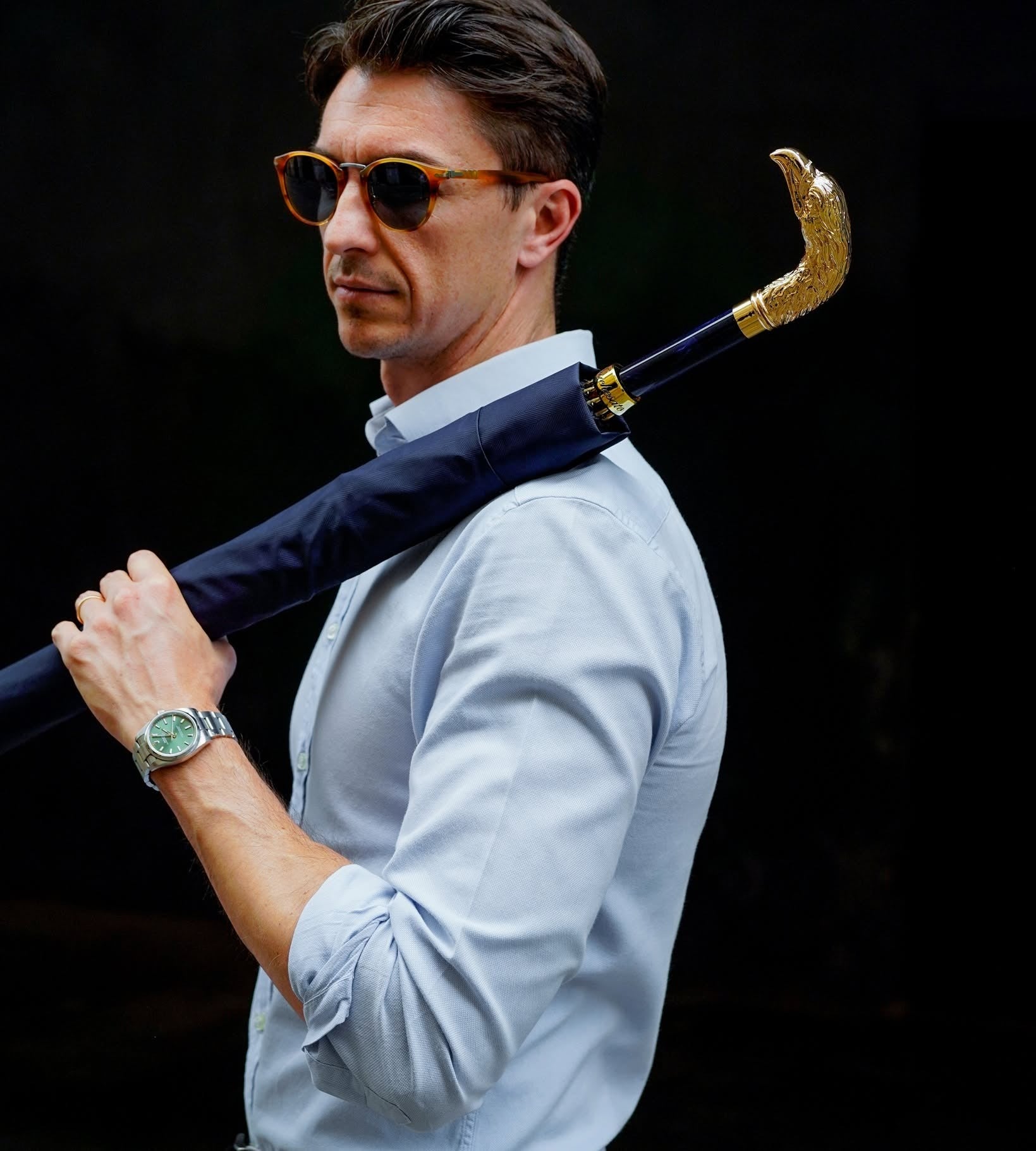 Luxury men's umbrella with blue canopy, 24K gold eagle handle, and carbon fiber ribs by Ilmarchesato, stylish and durable.