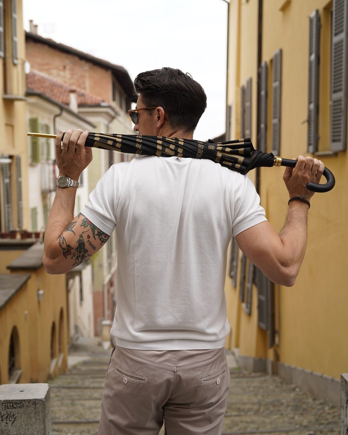 Italian leather handle umbrella for men with fiber carbon frame by Ilmarchesato, showcasing a stylish rain gear design.
