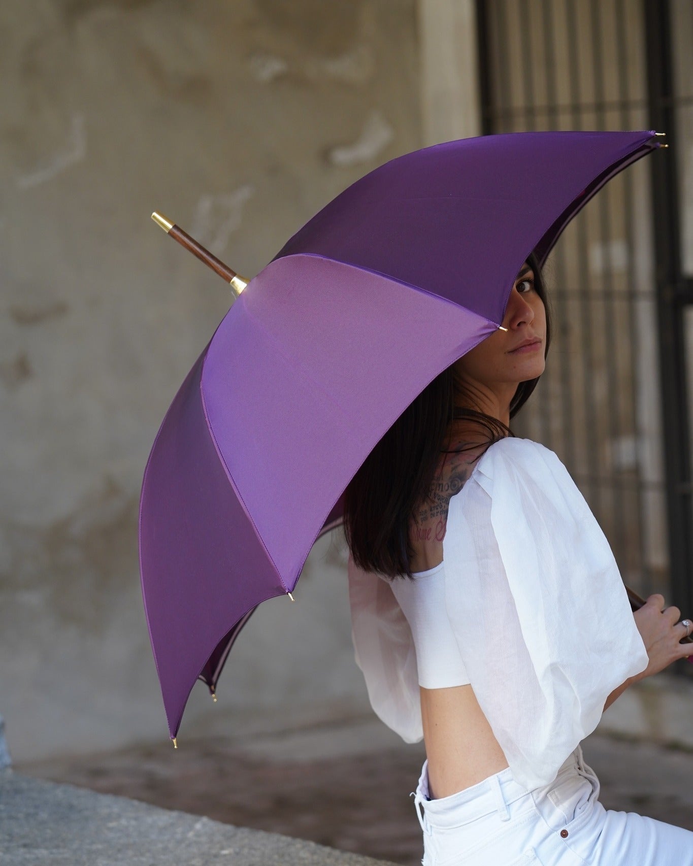 Handmade ladies rain umbrella with silk-texture canopy and pink leather handle by Ilmarchesato, stylish waterproof rain accessory.