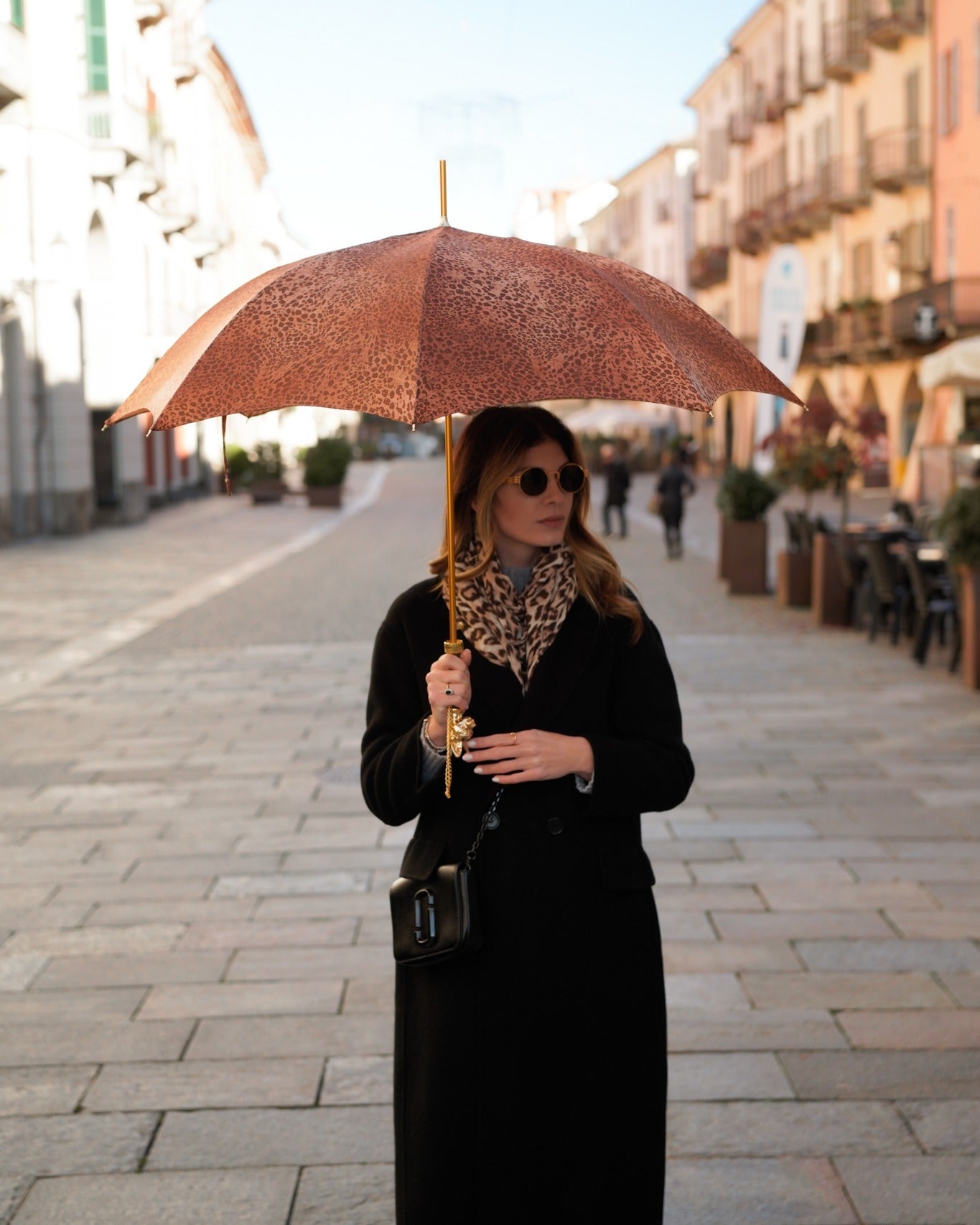 Luxury women's rain umbrella with gold-plated handle, automatic open, wind-resistant design by Ilmarchesato.