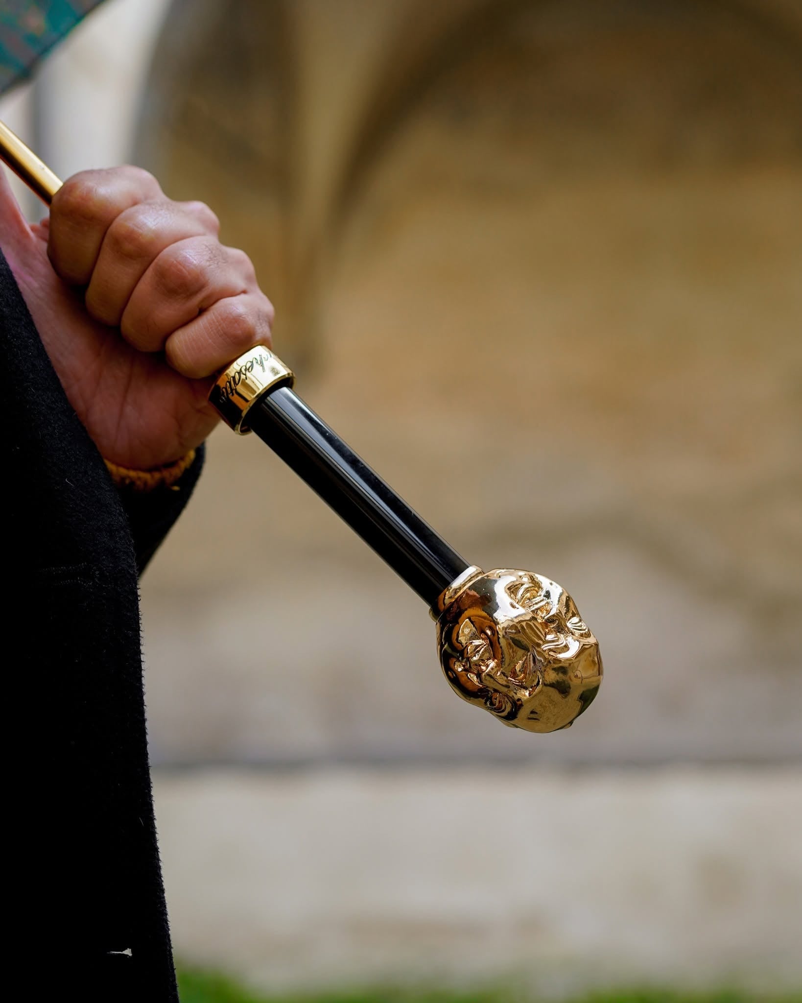 Paisley men's umbrella by Ilmarchesato with automatic opening, gold-plated handle, and fibercarbon frame, shown open in the image.