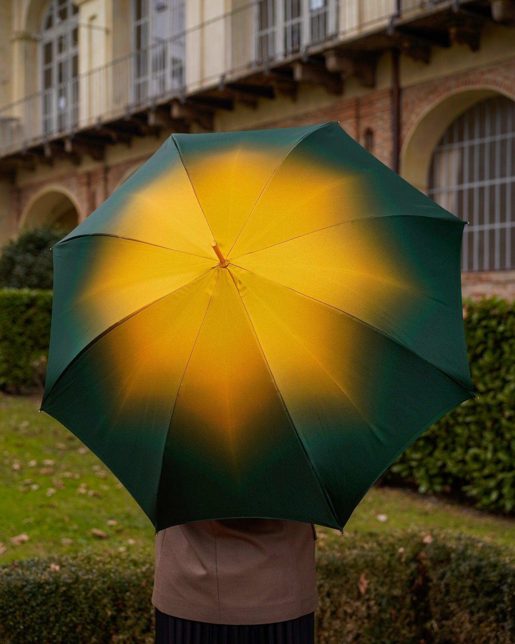 Green peacock umbrella by Ilmarchesato with handmade Italian satin canopy, luxury rain gear for women, stylish and durable rain protection.