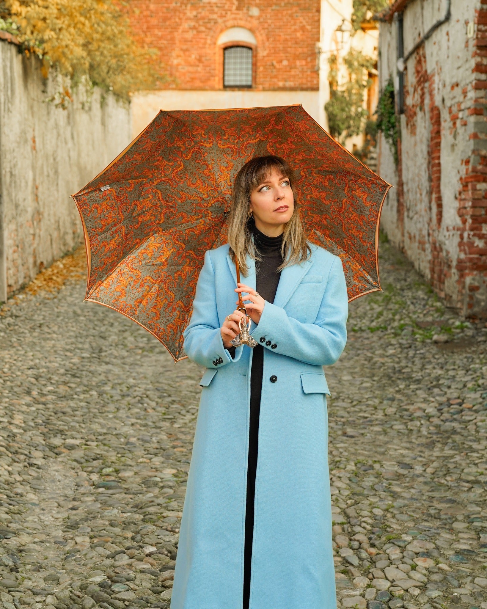 Golden Elephant umbrella with satin canopy and 24K gold handle, luxury rain umbrella from Ilmarchesato, stylish rain protection.