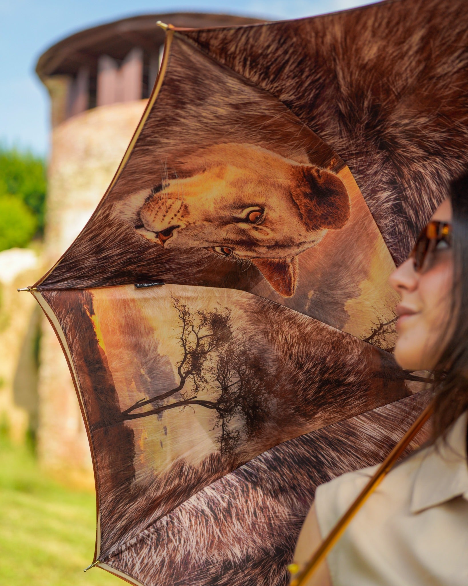 Luxury rain umbrella with 24K gold-plated lion handle, satin canopy, and carbon fiber frame by Ilmarchesato