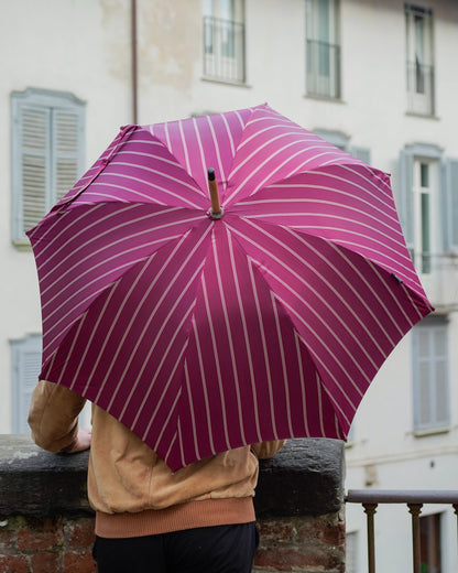 Handmade Jacquard umbrella for men with burgundy canopy and beech wood handle, crafted by Ilmarchesato.